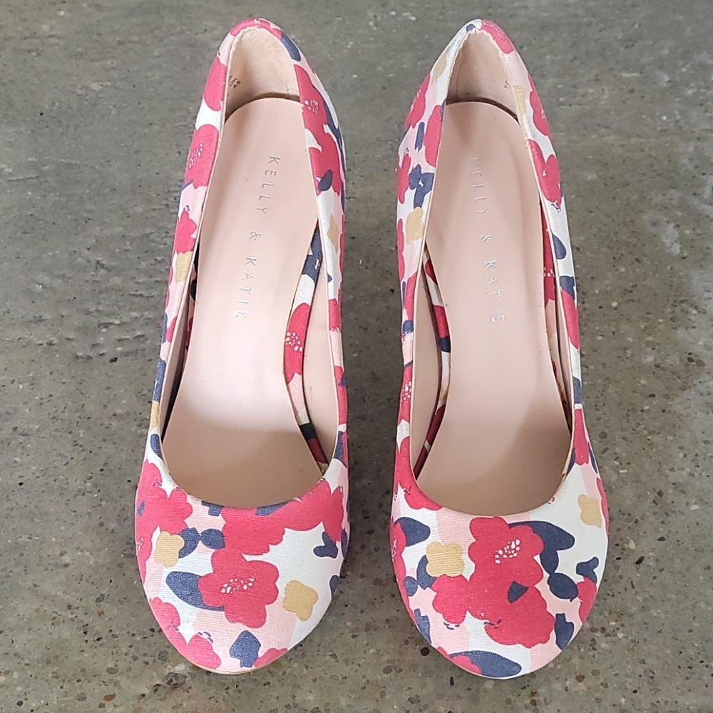 Kelly & Katie Floral Pumps - Picture 4 of 7